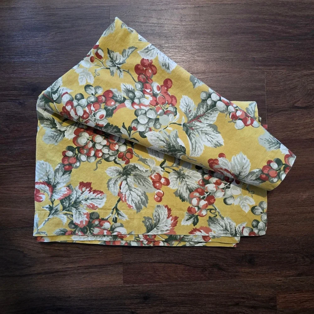Williams Sonoma Yellow Grape Floral Cotton Tablecloth 68x90 Made in Italy